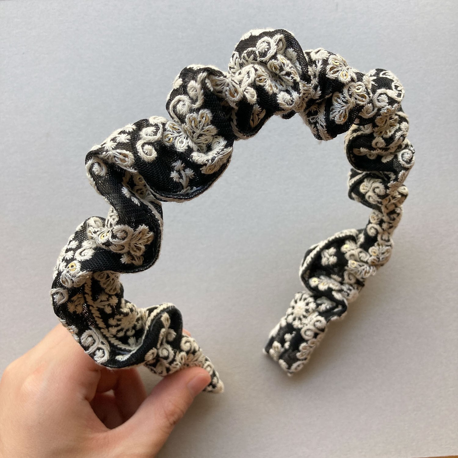 くしゅくしゅ刺繍リボンカチューシャ | Dua-アクセサリーパーツショップ