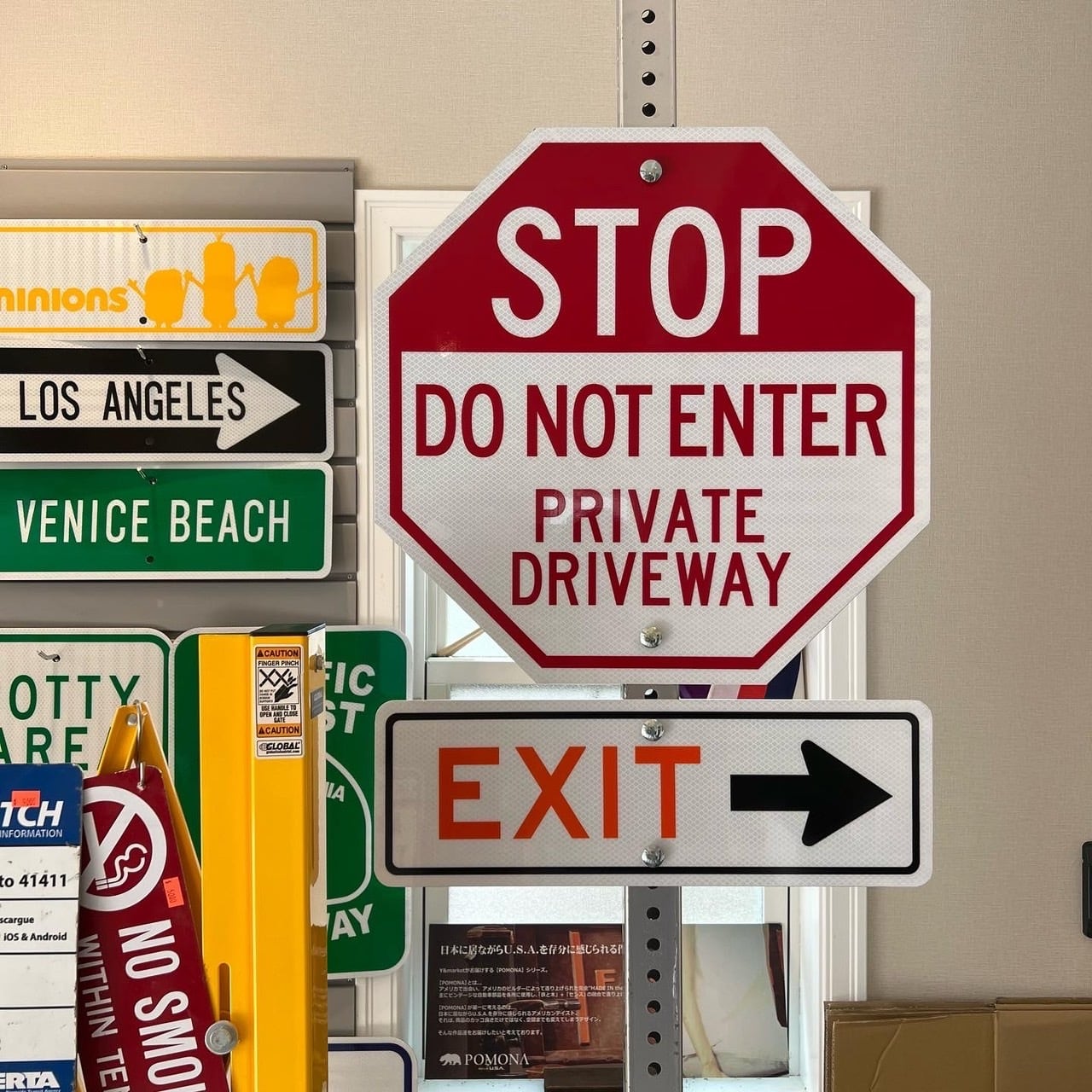 STOP DO NOT ENTER【18in×18in】本場アメリカロードサイン 看板 