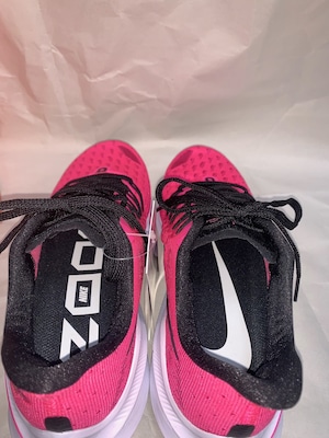 ＜ナイキ＞Women's　AIR ZOOM VOMERO14　602（蛍光ピンク）24.5㎝