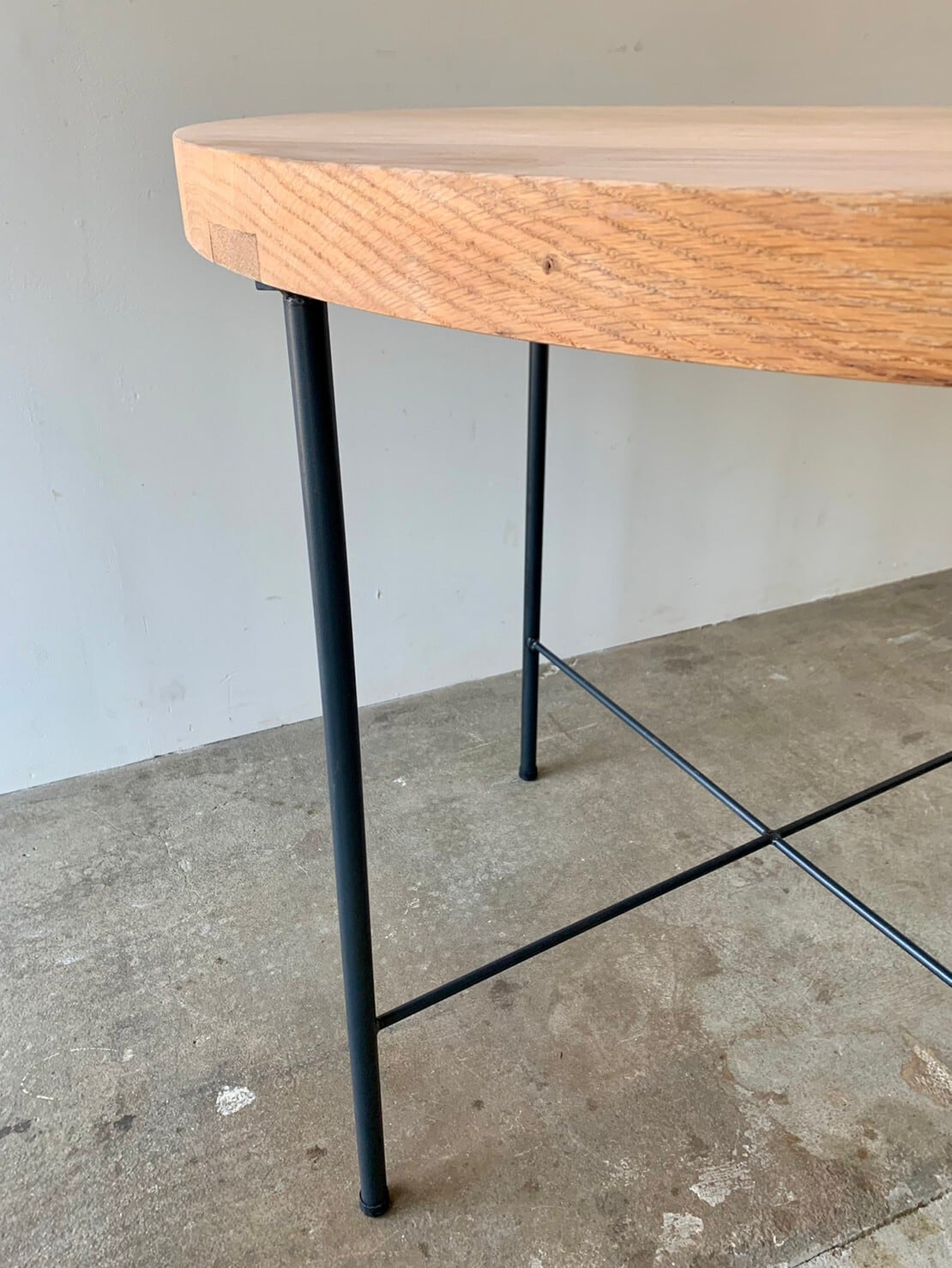 古い鉄脚と古材の丸テーブル　棚付き c-ranger_fnttcltborizuru