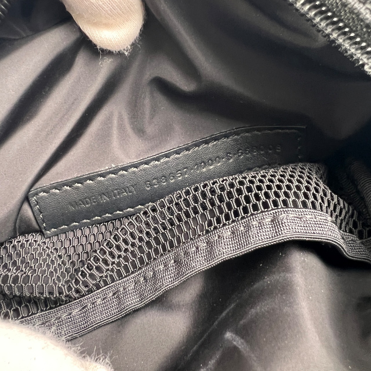 BALENCIAGA バレンシアガ ナイロン ショルダーバッグ 黒 A-13622