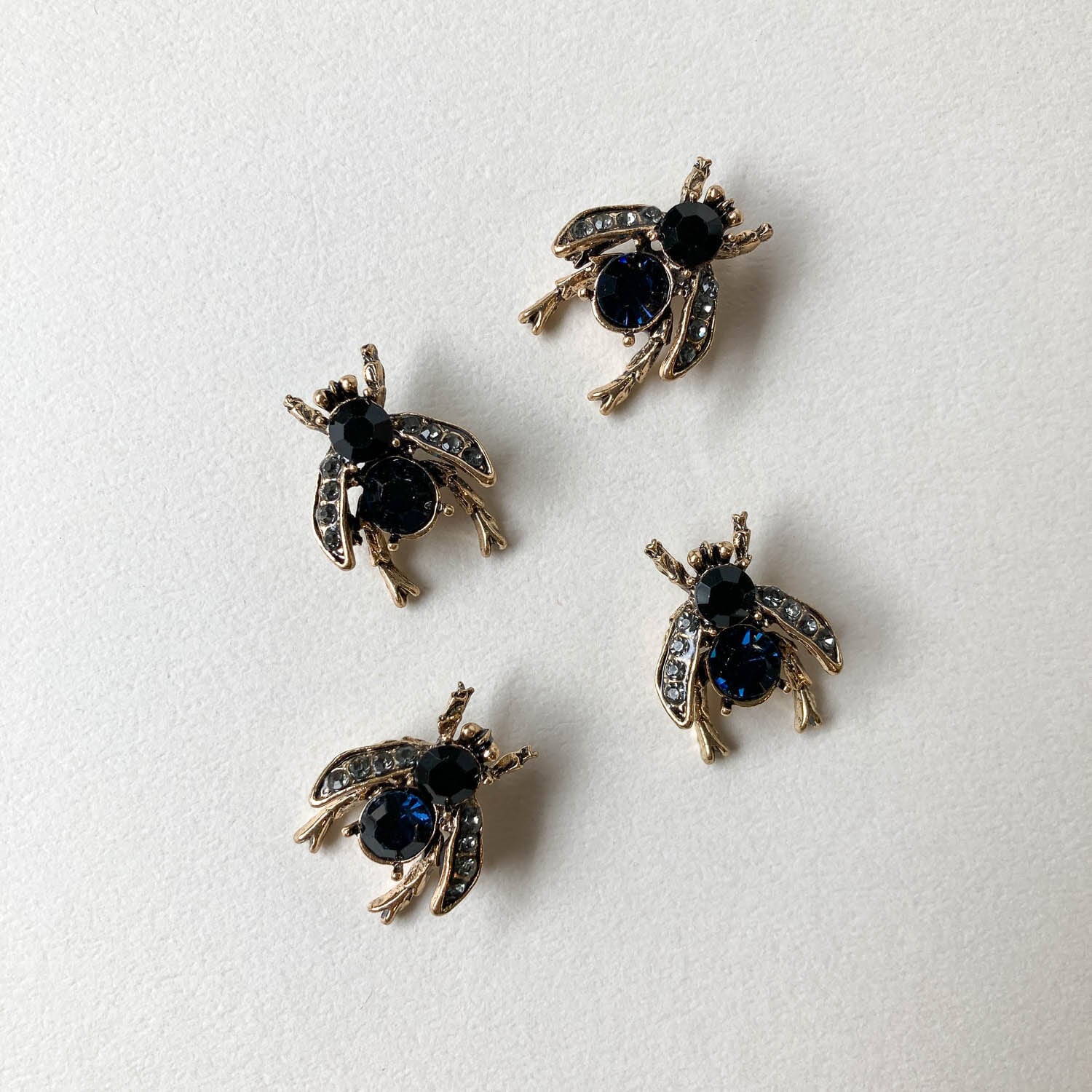 ボタンと近寄る昆虫 ビジュー付き昆虫メタルボタン（25mm） | Dua-アクセサリーパーツショップ