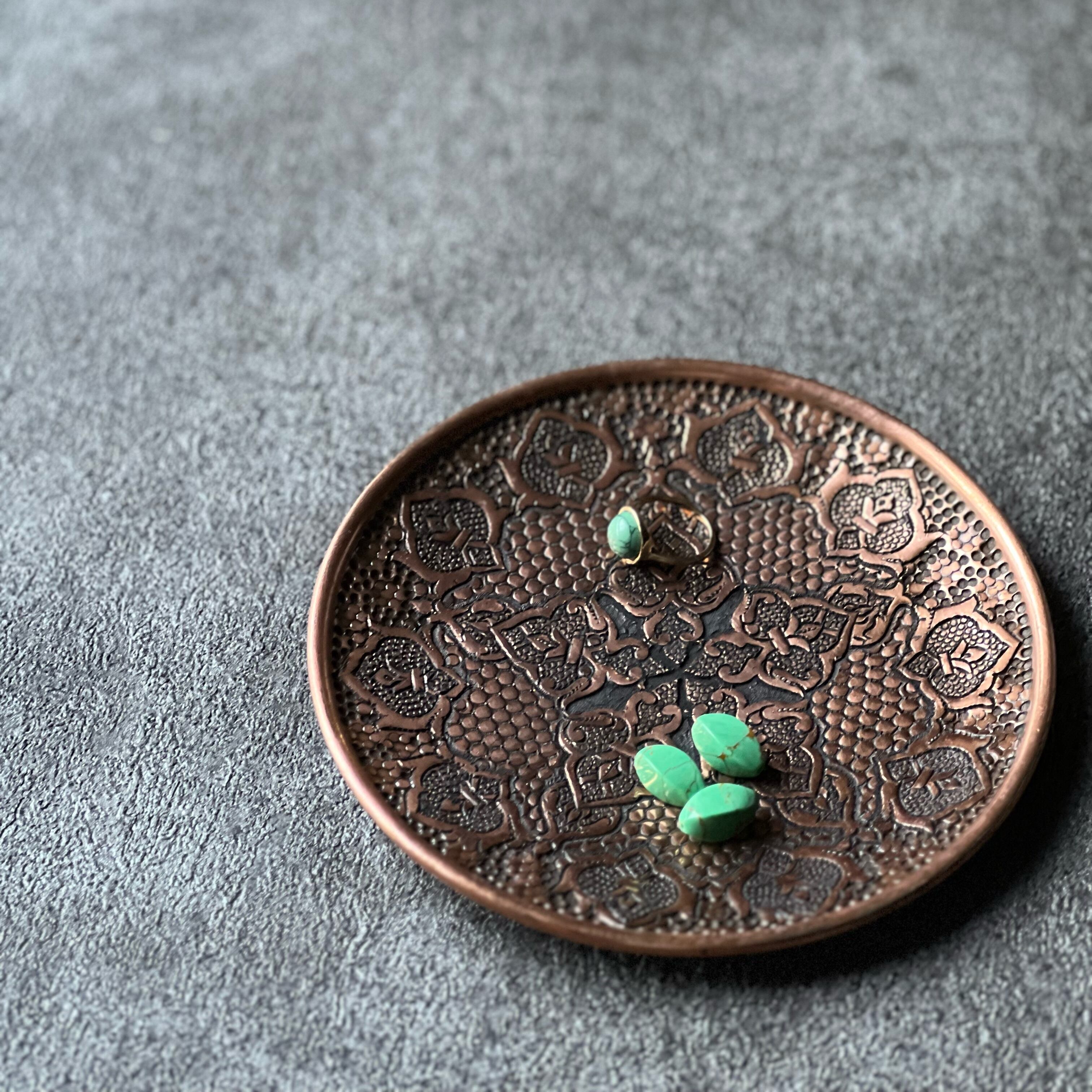 ペルシャの銅皿(ガラムザニー)Φ15cm 飾り皿 トレイ【GHALAM ペルシャの銅皿(ガラムザニー)Φ15cm 飾り皿 トレイ【GHALAM