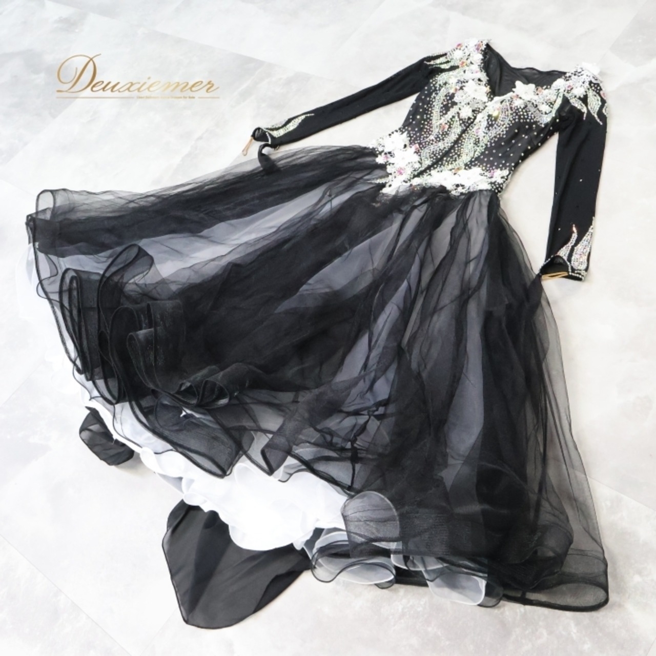 社交ダンス 衣装 スタンダードドレス ドレス ワンピース 黒 フロート 白 デモ 競技 パーティ 上品 高級感 ブラック系 黒色系 フェスティバル ドレスアップ エレガント 上品なデザイン フリル おしゃれ 競技用