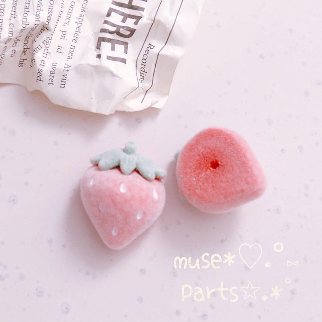 4個いちごフロッキーカボション♥苺 デコパーツ ぬいぐるみ