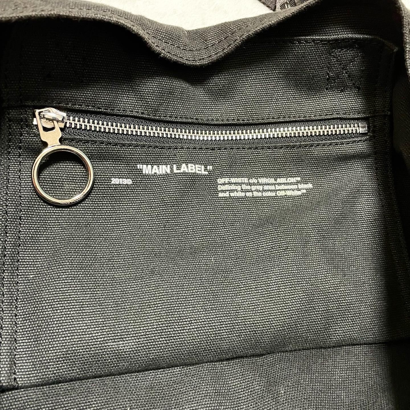 OFF-WHITE オフホワイト キャンバス トートバッグ ブラック 型がけ 黒