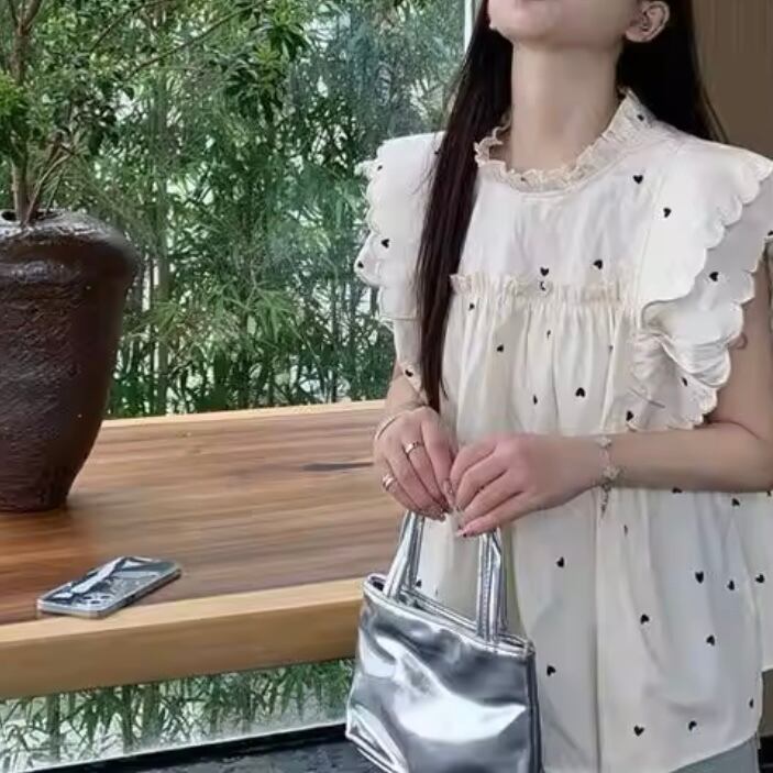 ハート柄スカラップスリーブブラウス