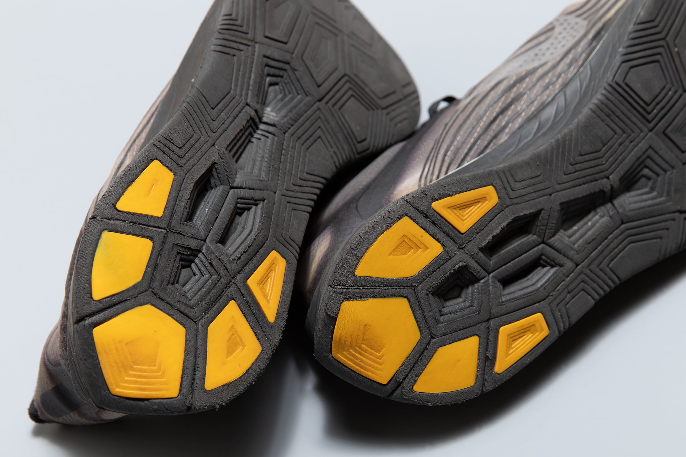 NIKE ZOOM FLY | GYAKUSOU | PLAYGROUND | スニーカーショップ