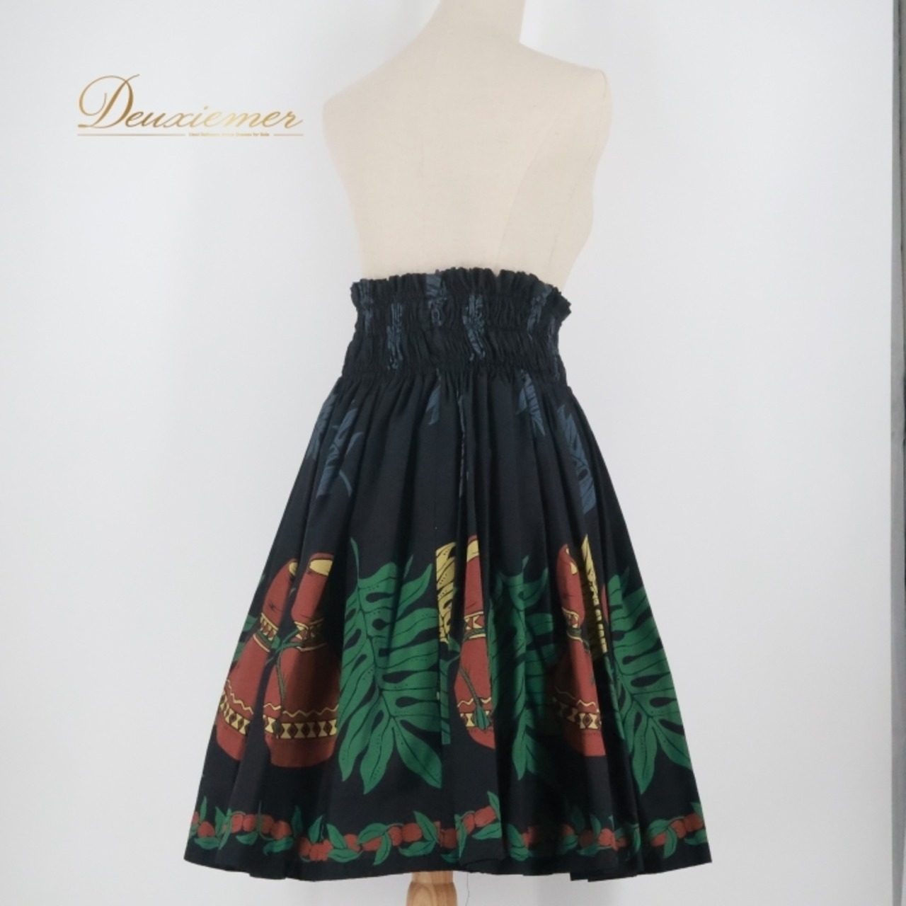 フラダンス 衣装 ブラック系 ウリウリ柄 ハワイアンプリント フラ ダンス レッスン 練習 アロハ おしゃれ 大人っぽい 上品 華やか 鮮やか シングル スカート ブラウン系 グリーン系 イエロー系 グレイ系 黒 緑 茶 黄 ふんわり アロハシャツ フラスタイル おしゃれ衣装 チュニック デザイン フェスティバル フラ教室 発表会 ハワイデザイン 柄スカート ハワイアン ファッション レディース かわいいスカート