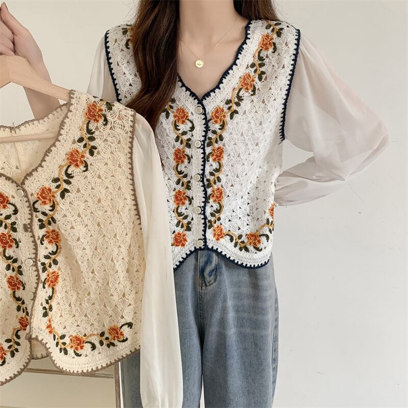 トップス レディース 2色 ブラウス 長袖 Vネック スリム 細身 切り替え ドッキング 刺繍 薄手 とろみ感 かわいい 大人可愛い きれいめ シンプル カジュアル フェミニン おしゃれ おとな ナチュラル こなれ感 ラブリー キュート ガーリー 個性的 レトロ 華やか 花柄 通勤 学生 通学 デート お出かけ 女子会 コンサート ライブ カフェ巡り 街歩き フリーサイズ ホワイト アプリコット 春 10代 20代 ママ 韓国系 着回し 普段使い ファッション コーデ モテ トレンド 流行 送料無料