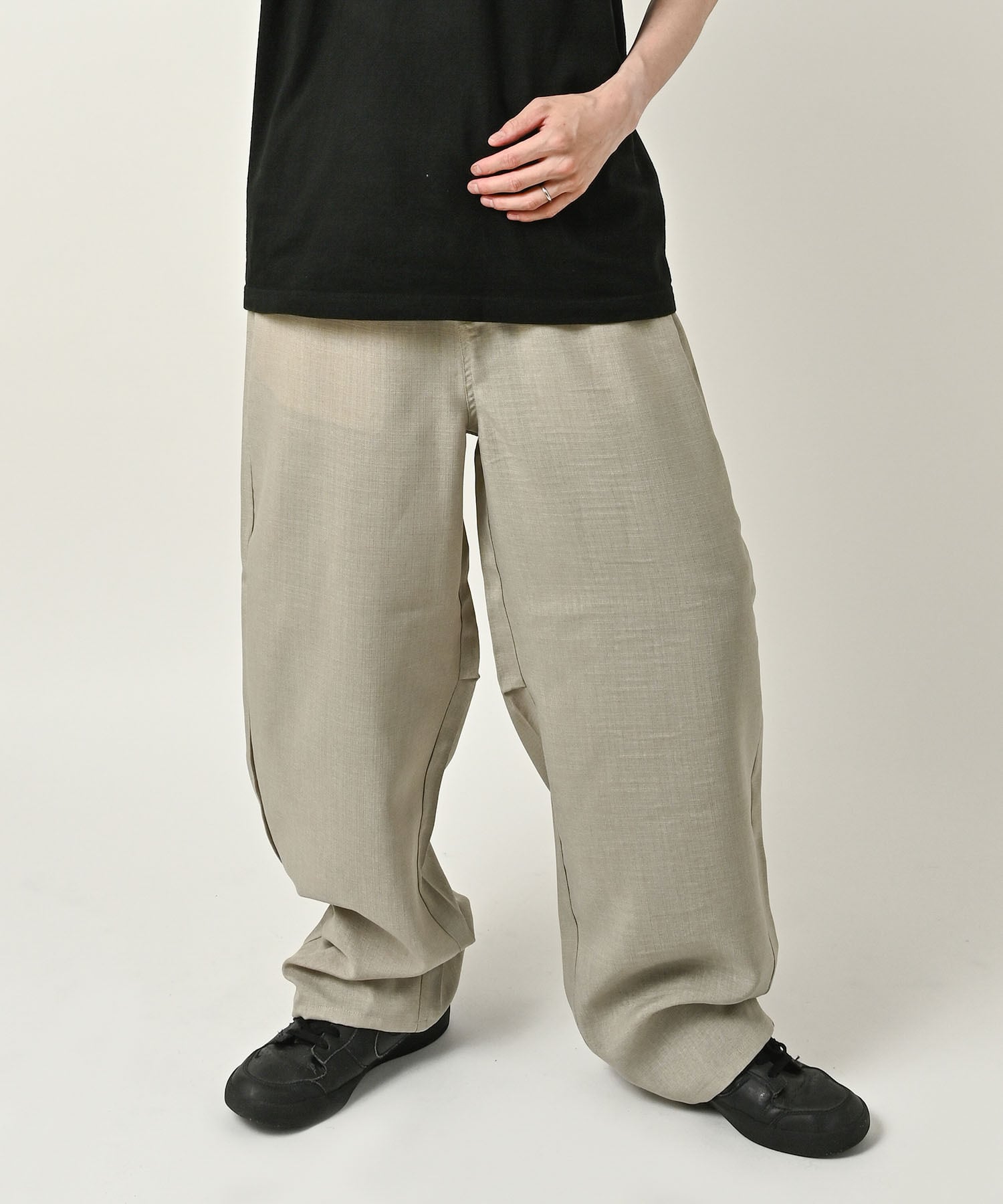 ATELANE Linen-like fabric easy curve pants (BEG) 26A-18170