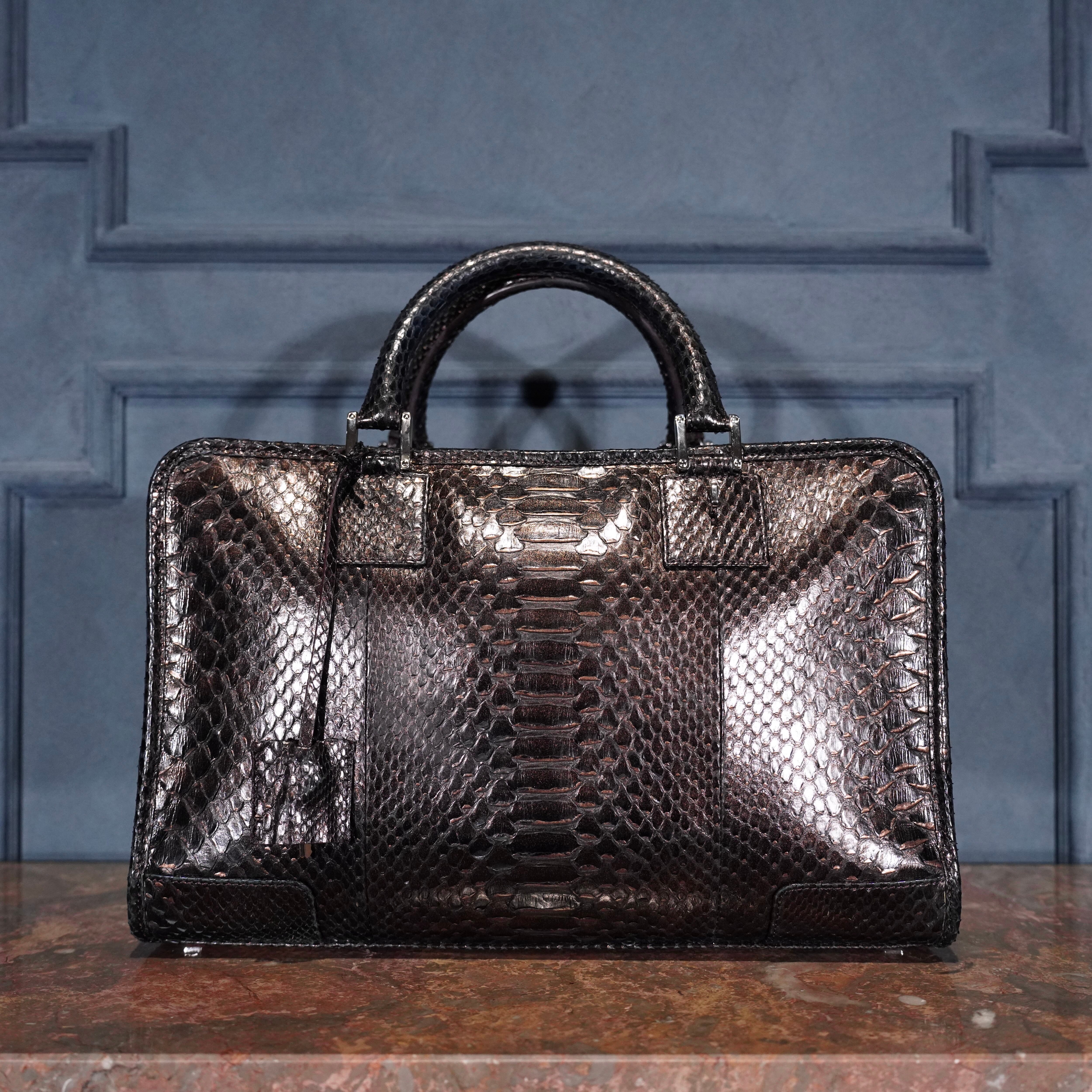【LOEWE】ロエベ　アマソナ　ハンドバッグ LOEWE AMASONA PYTHON LEATHER HAND BAG MADE IN ITALY/ロエベアマソナ
