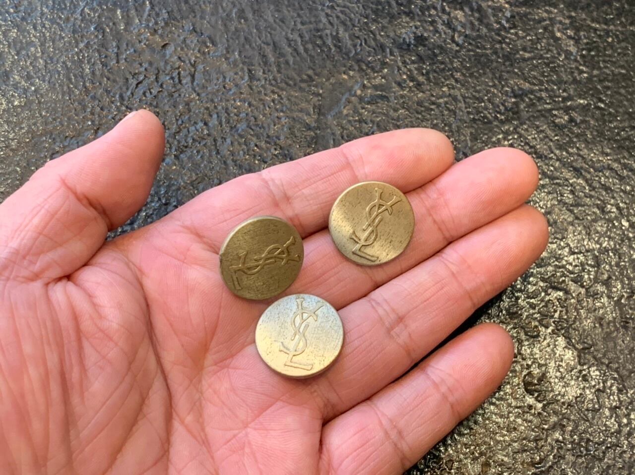 Vintage YSL YVES SAINT LAURENT Button Medium (イヴサンローラン