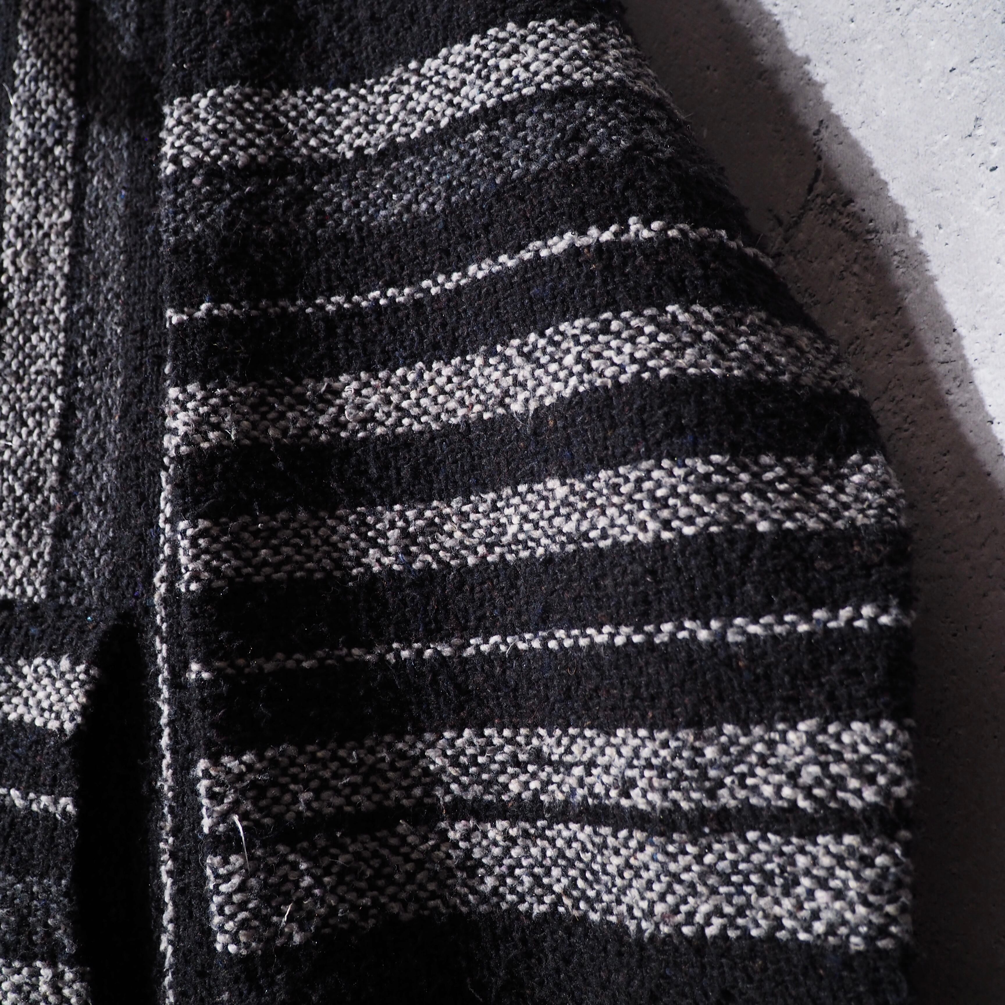 King over loose silhouette monotone line pattern vintage mekisikan Parker