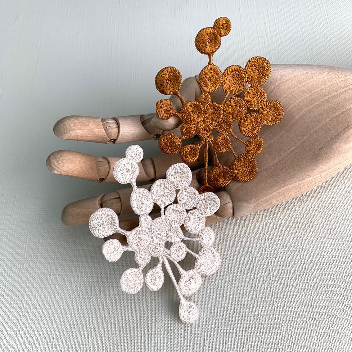 刺繍ブローチga.la (br-048）13色