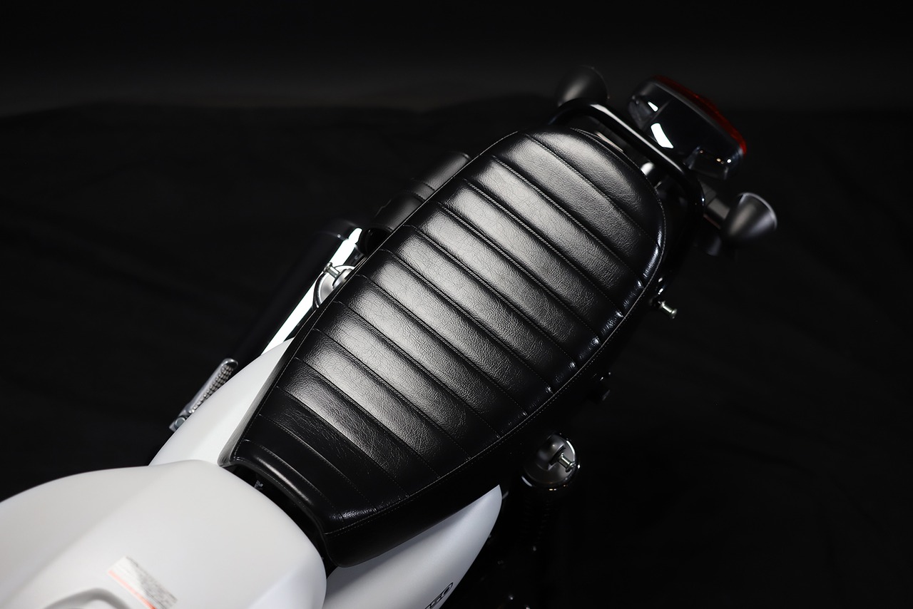 GOODSEAT "SLENDER" TUCKROLL (BLACK) for GB350