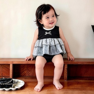 【BABY】夏作上品なニット地とチュール切り替えロンパース
