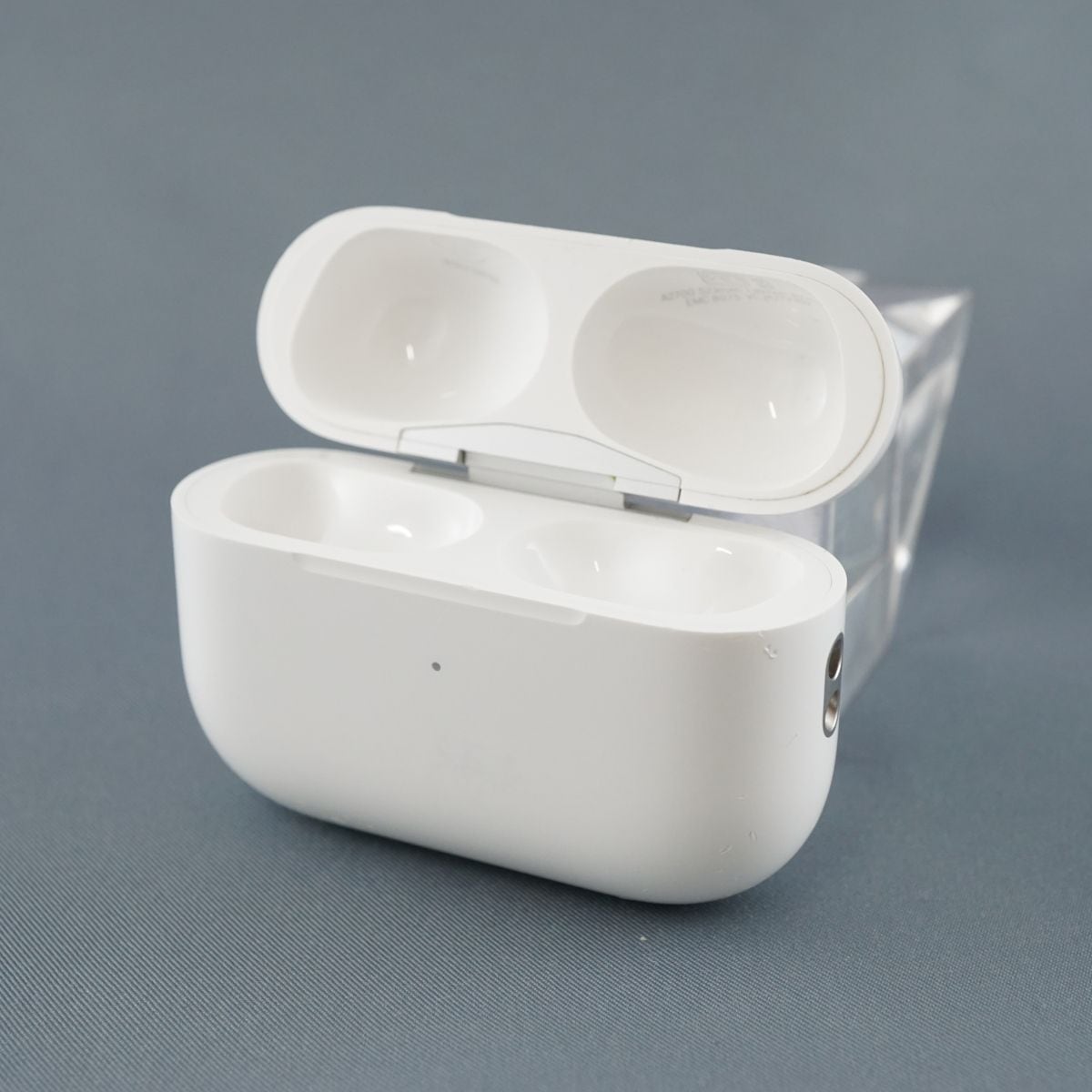 AirPods Pro2 右耳+充電ケース+イヤーチップ+ライトニングケーブル付 Apple AirPods Pro 2 充電ケースのみ USED品 第二世代 ワイヤレス