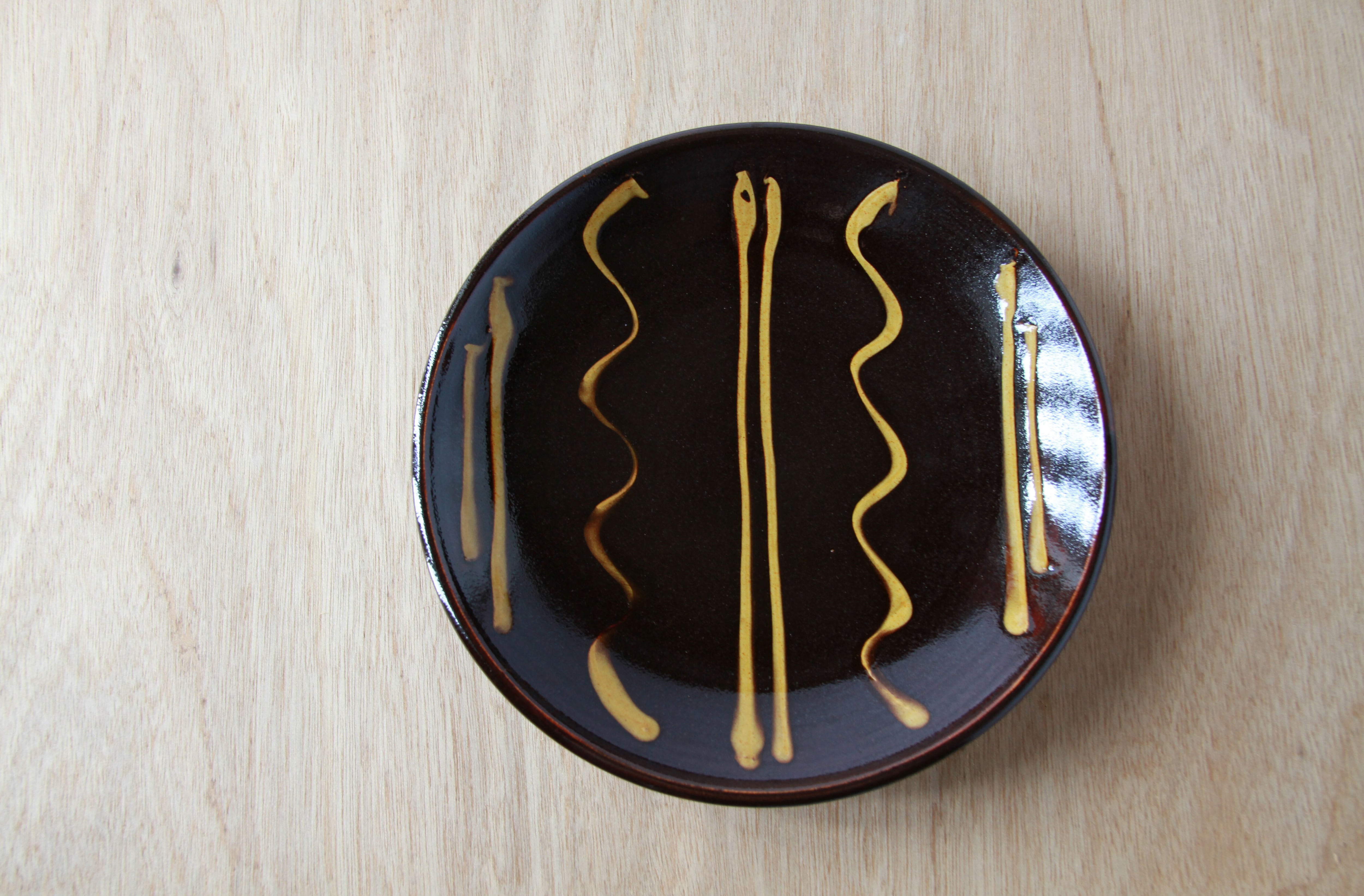 8号皿 黒スリップ【湯町窯_R8】No.7