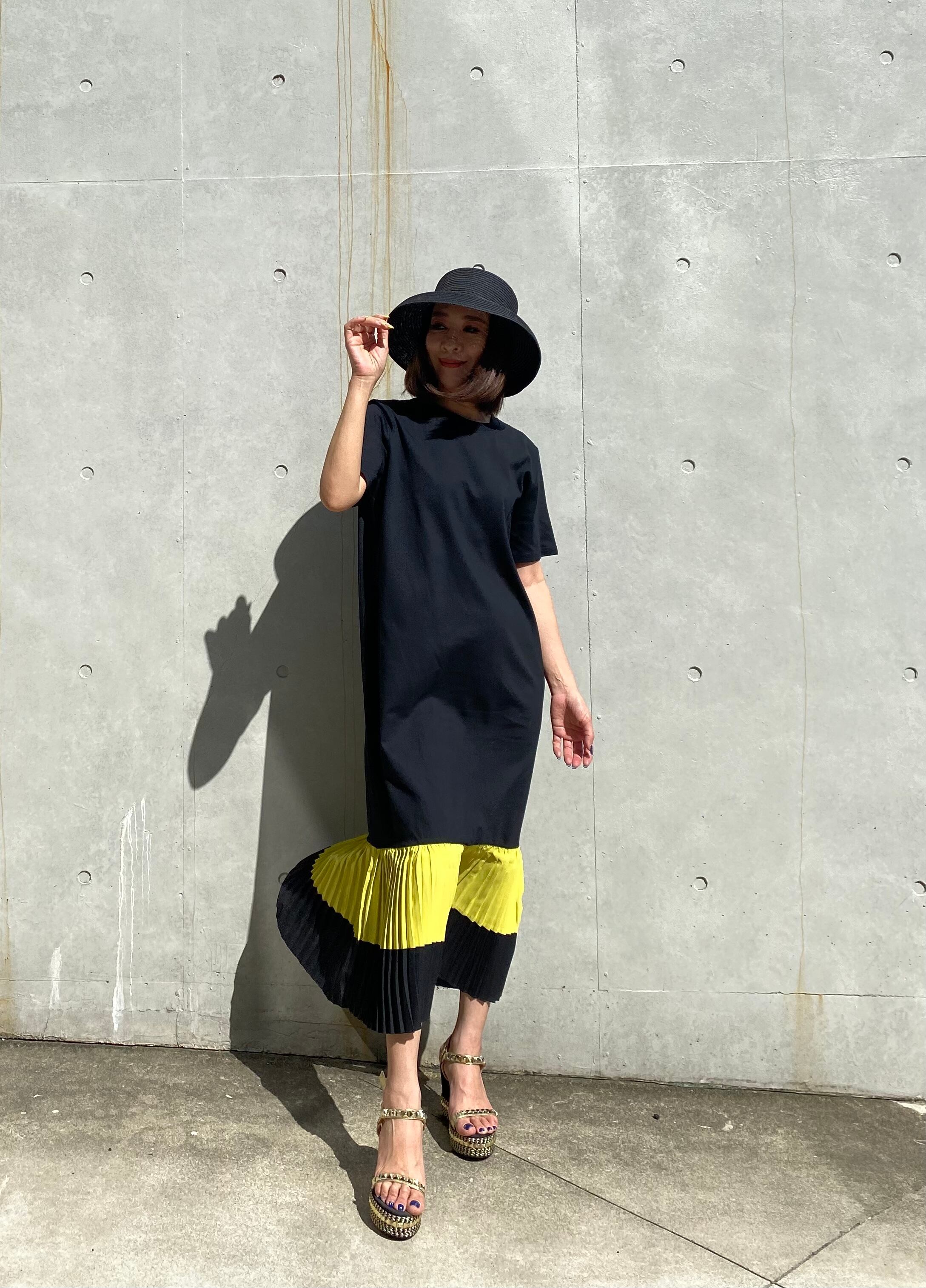 イエロープリーツ黒ワンピース | セレクトショップベリンダ
