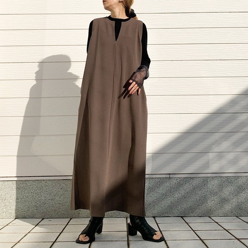 カットジョーゼットキーネックワンピース