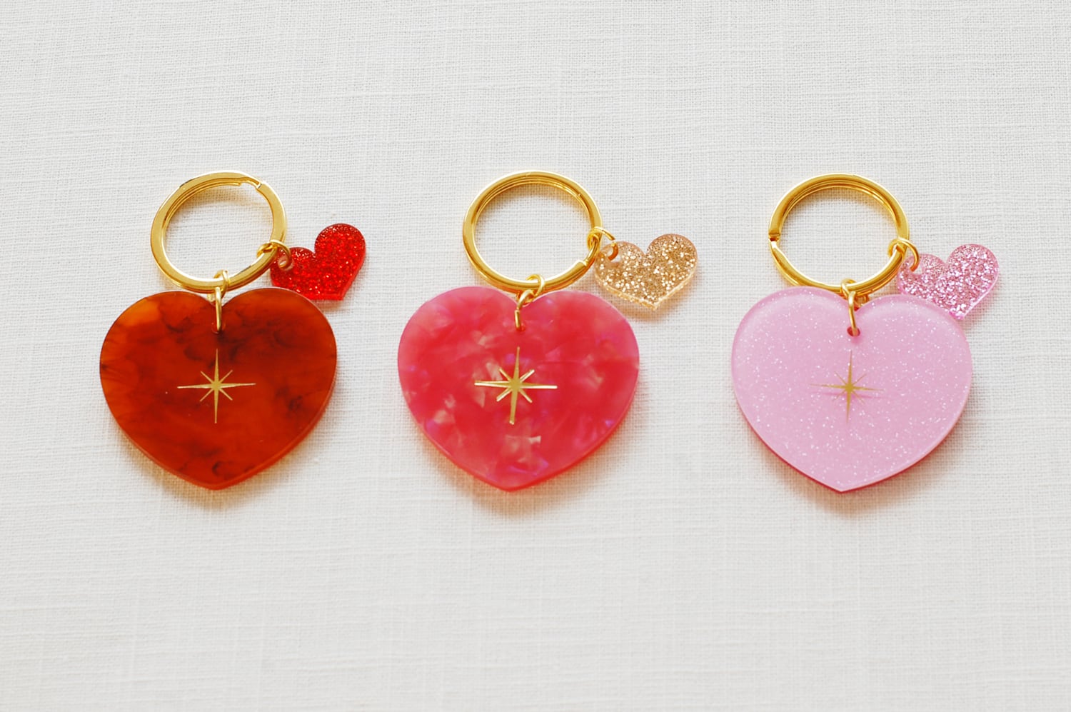 ハート♡型 の キーホルダー ♪グリッター アクリル 全3種 ハート♡型 の キーホルダー ♪グリッター アクリル 全3種