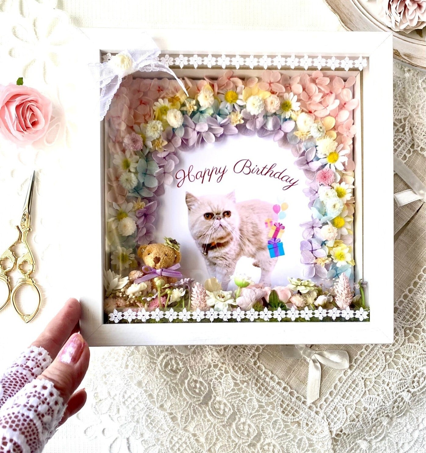 うちの子花束フラワーフレーム【PE-601】縦横21㎝│HappyBirthday｜ ペットちゃんお祝いフレーム｜ 木枠両面ガラスフレーム｜ 写真│メッセージ入り｜ バレンタイン│記念日│誕生日に