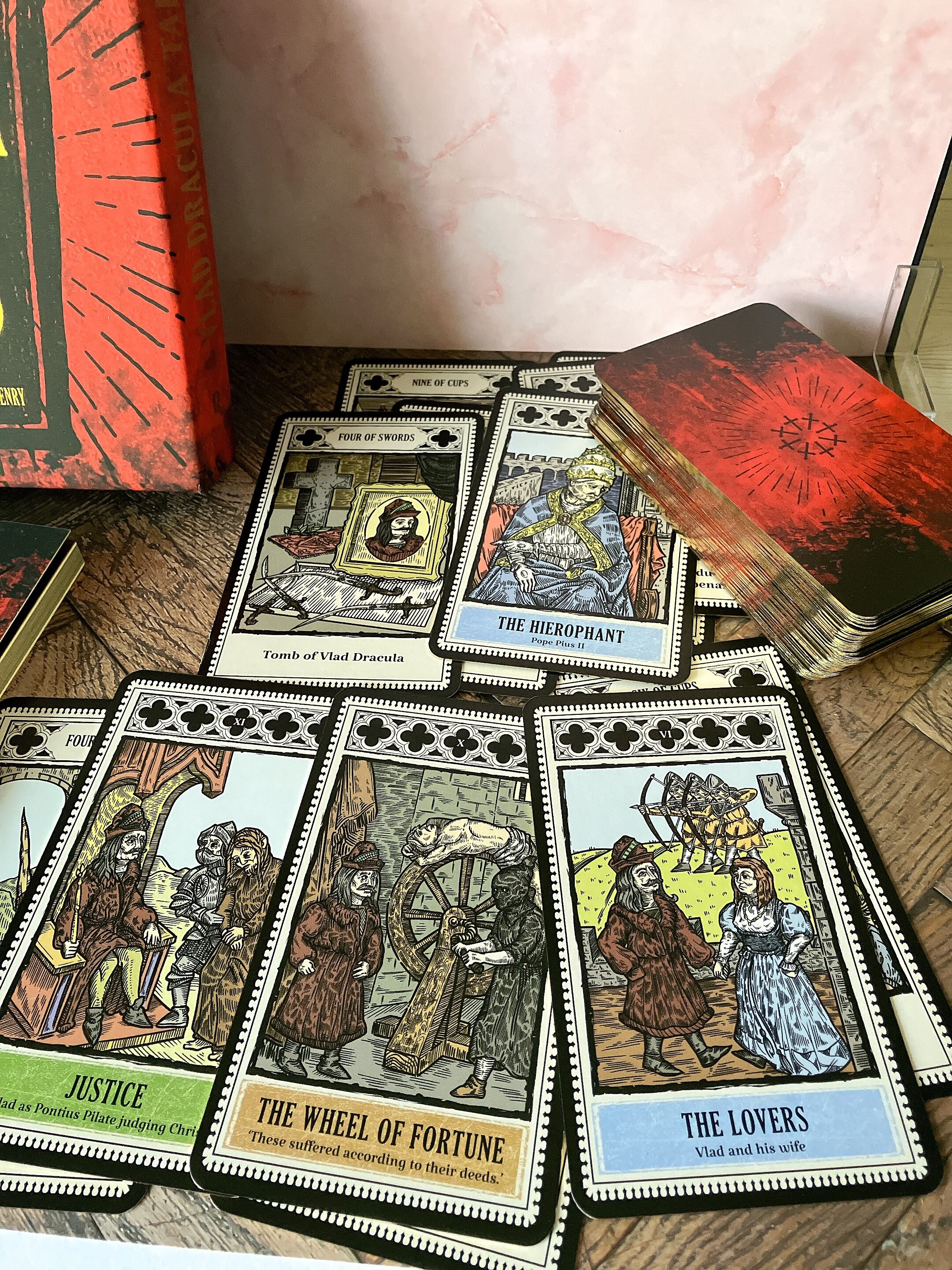 真紅の禁忌】ヴラド・ツェペシュ “串刺し公” タロット ―― 残虐が魅せる