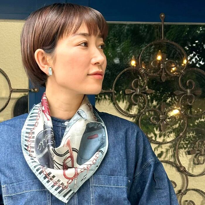 シルクスカーフ「洋楽器 (楽器チャーム)」柄 50cm角 | Christal ART