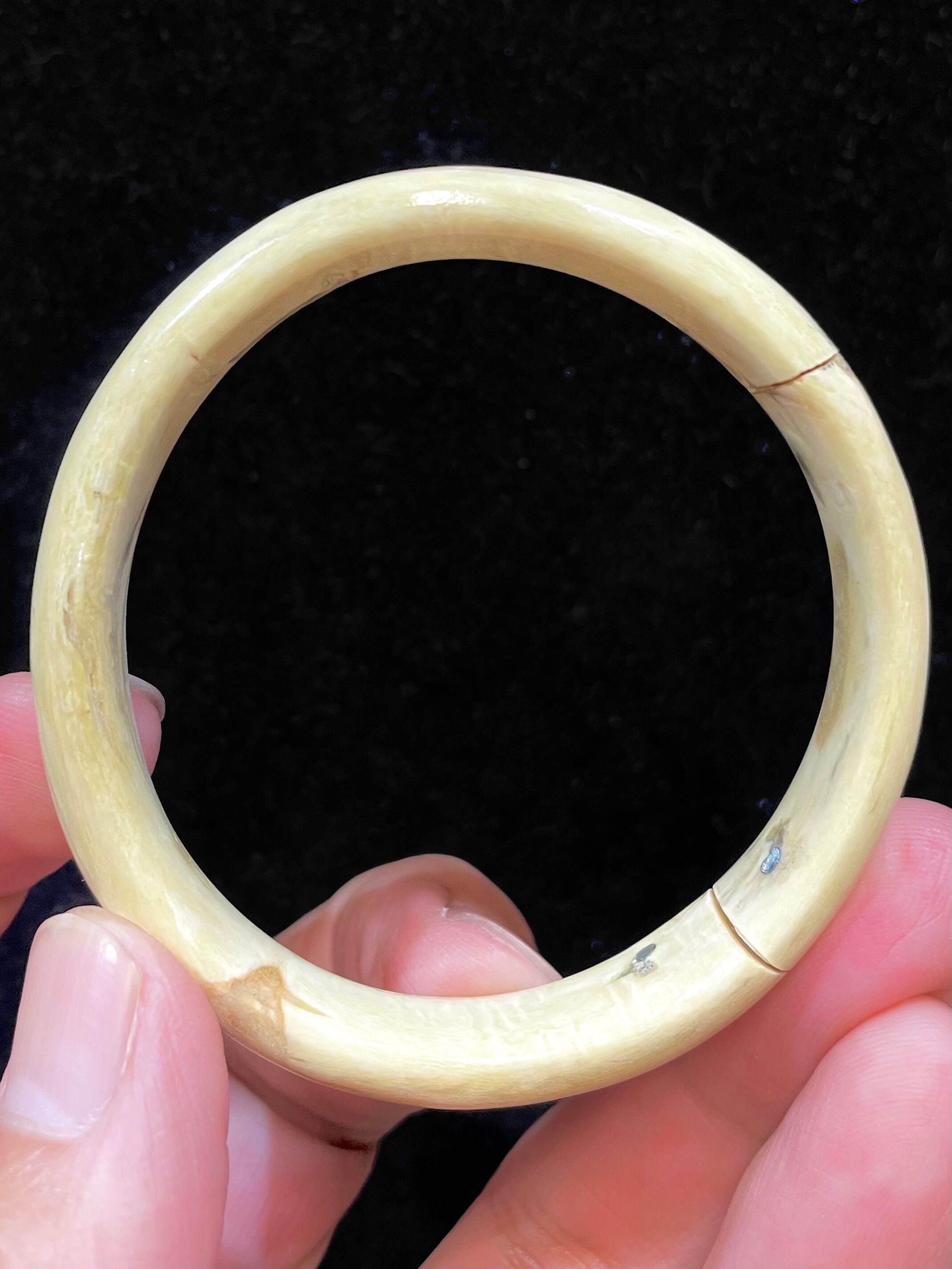 2) New!優しき護身・ホワイトウリ「トリトン」バングル(Mサイズ)