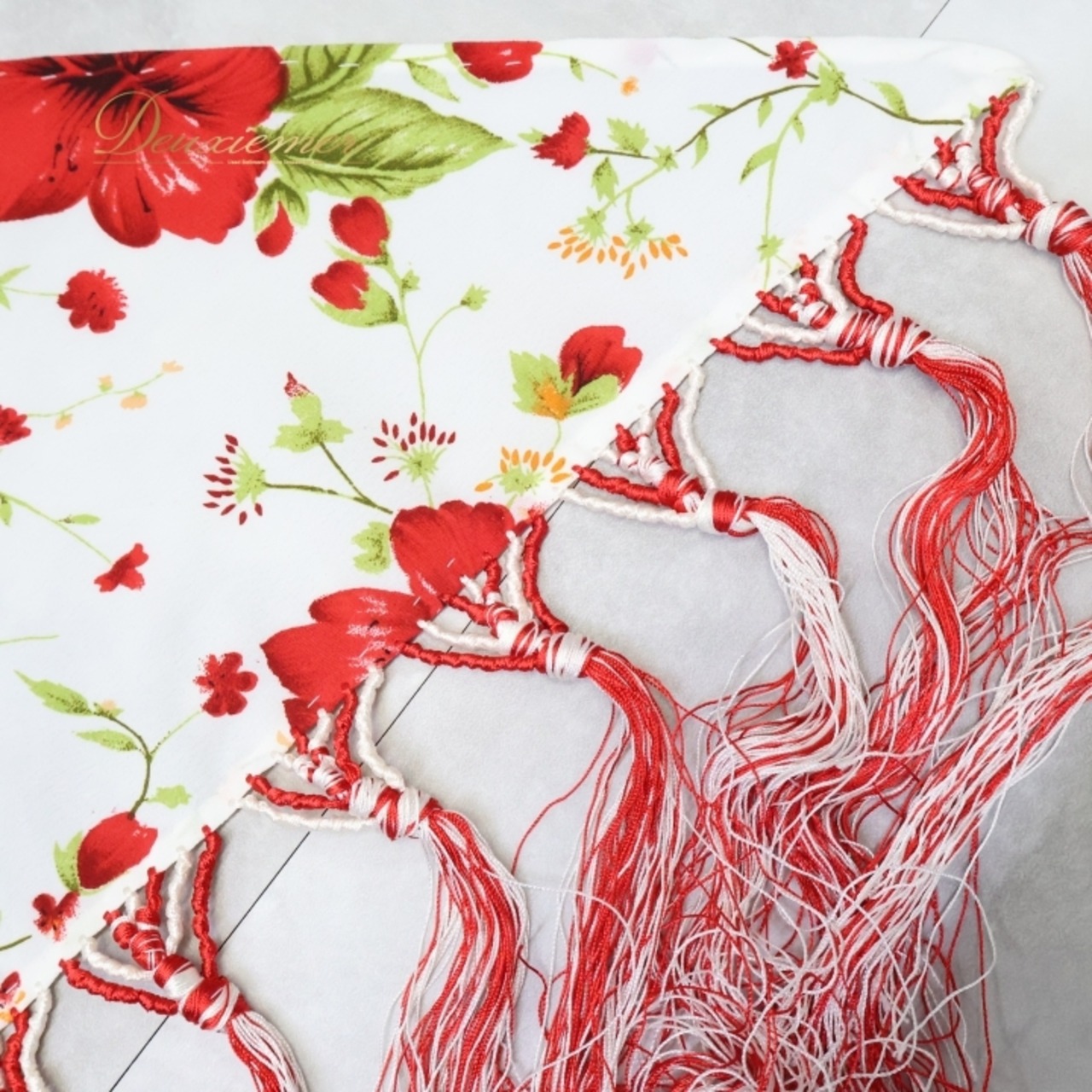 フラメンコ 衣装 シージョ トライアングル 三角形 フレコ 花柄 ハイビスカス 白 赤 フリンジ フレコ ホワイト系 レッド系 フラメンコ 衣装 ダンス衣装 コスチューム 花柄デザイン おしゃれ ハワイアンスタイル 軽量