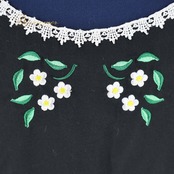 【美品 フォークダンス衣装】ブラック AURORA ベスト 刺繍 花柄 バラ柄 レース 白 黒 赤 緑 ボタン 鮮やか 華やか かわいい