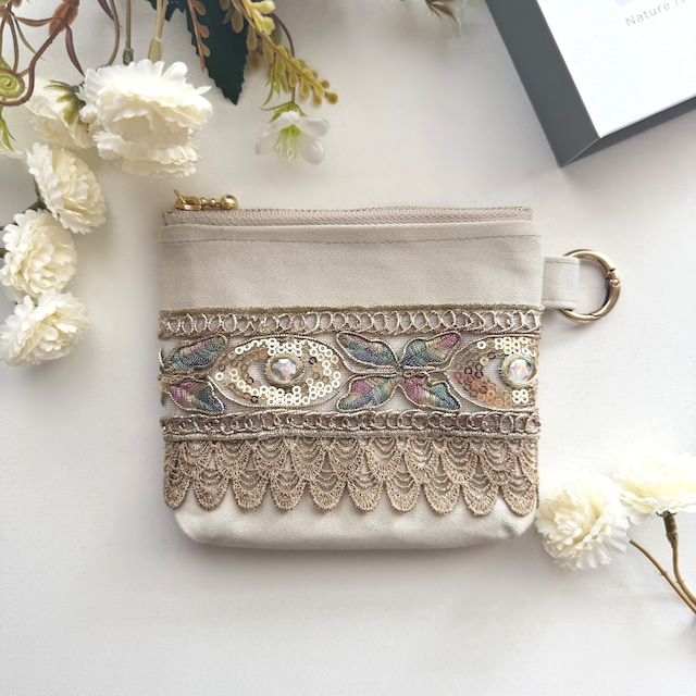 キラキラミニポーチ*ゴールドレースと蝶の刺繍が華やかなミニポーチ・カラビナ付き