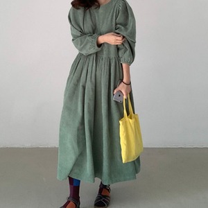【送料無料】ワンピース レディース コーデュロイ ワンピース ハイウエスト クルーネック ラウンドネック 長袖 シンプル 無地 フレアワンピース フレア フレアー ロングワンピース ロング丈 マキシワンピース マキシ丈 ゆったり 着痩せ 細見え 体型カバー 大人 カジュアル ナチュラル 可愛い かわいい お出かけ お呼ばれ 春 秋 冬 おしゃれ お洒落 韓国 20代 30代 40代 50代 グリーン