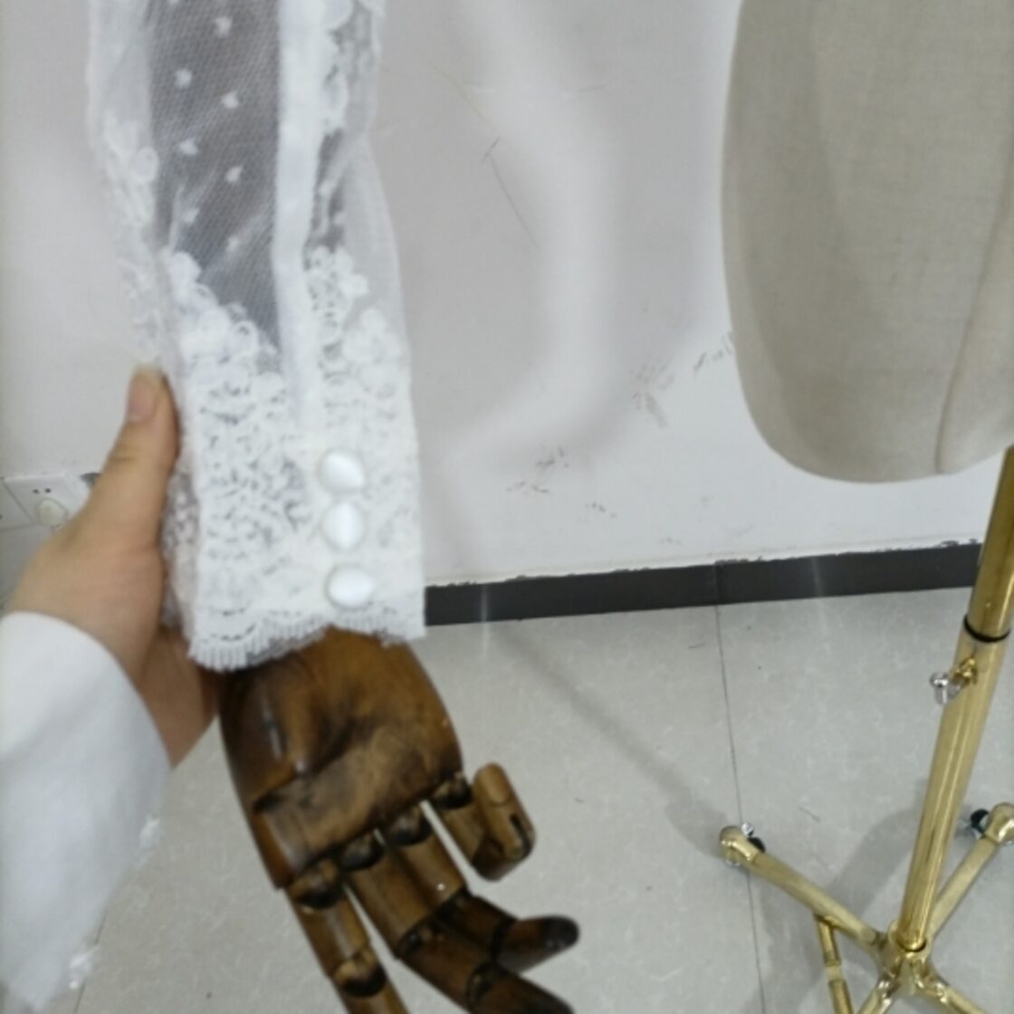美品❤️インゲボルグ レースフリルブラウス 9号 M ピンタック くるみ 