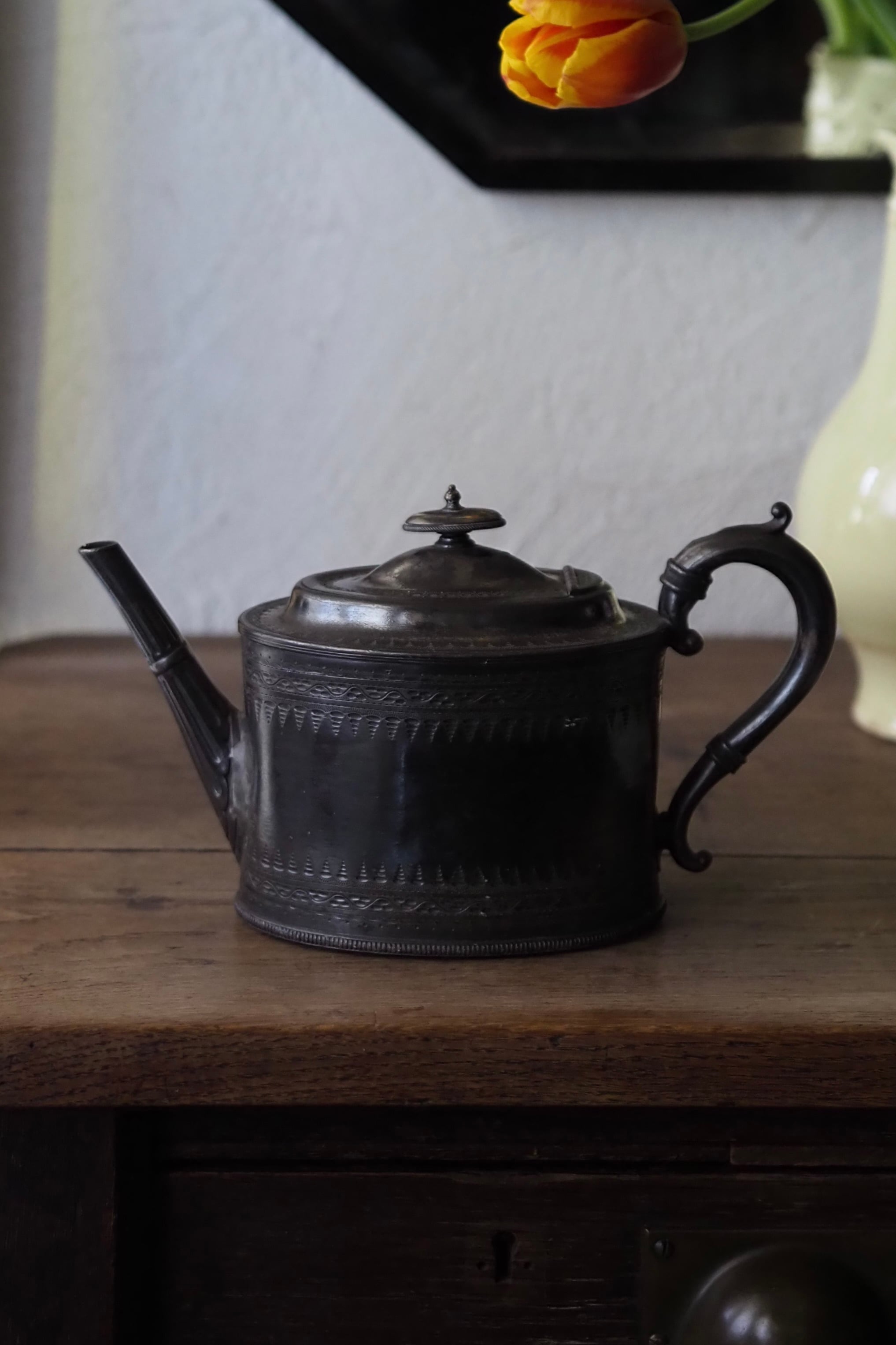 アンティーク ピューター製 ティーポット 装飾用に、模様入りピューターティーポット-antique pewter tea pot