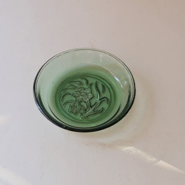 グリーンのガラス皿