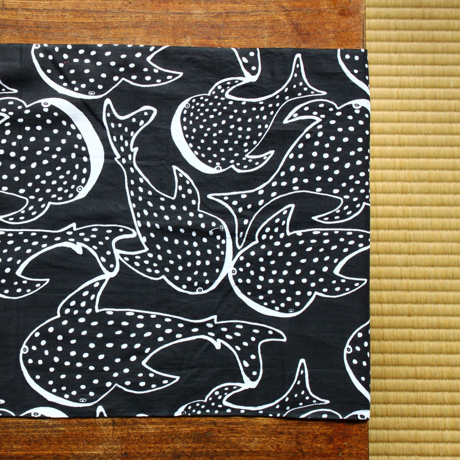 【スピカ模様店】手ぬぐい『じんべいざめ』/手捺染(ハンドプリント)