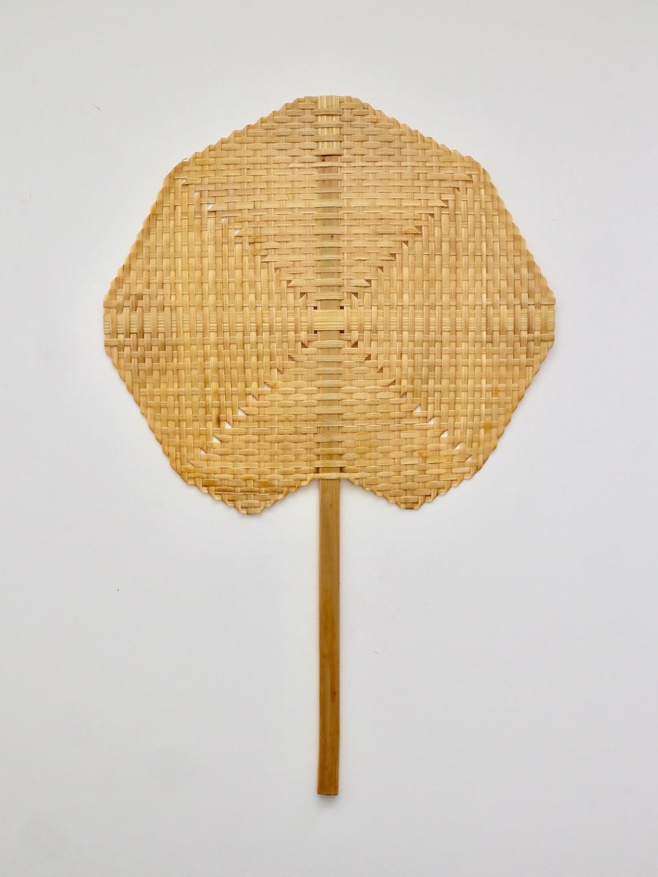 竹製うちわ タイの伝統デザイン|Bamboo Fan – Thai Traditional Style 竹製うちわ タイの伝統デザイン|Bamboo Fan – Thai Traditional Style