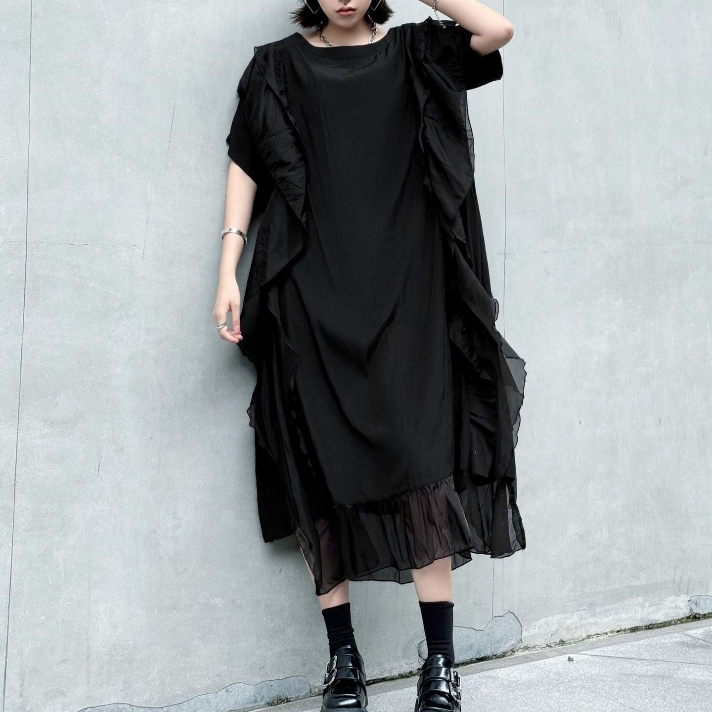 BLACK BOAT NECK HALF SLEEVES MIDI PULLOVER DESIGN DRESS 1color M-13990