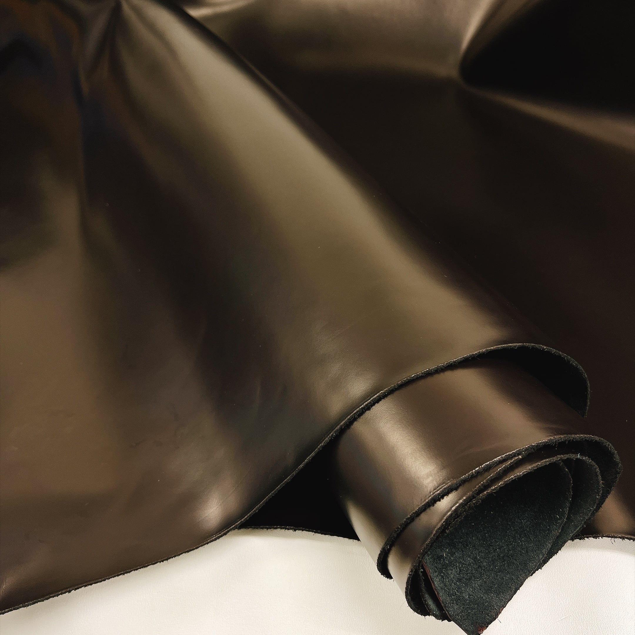 黒系 | and leather【初心者～中級者のための革素材・レザークラフト