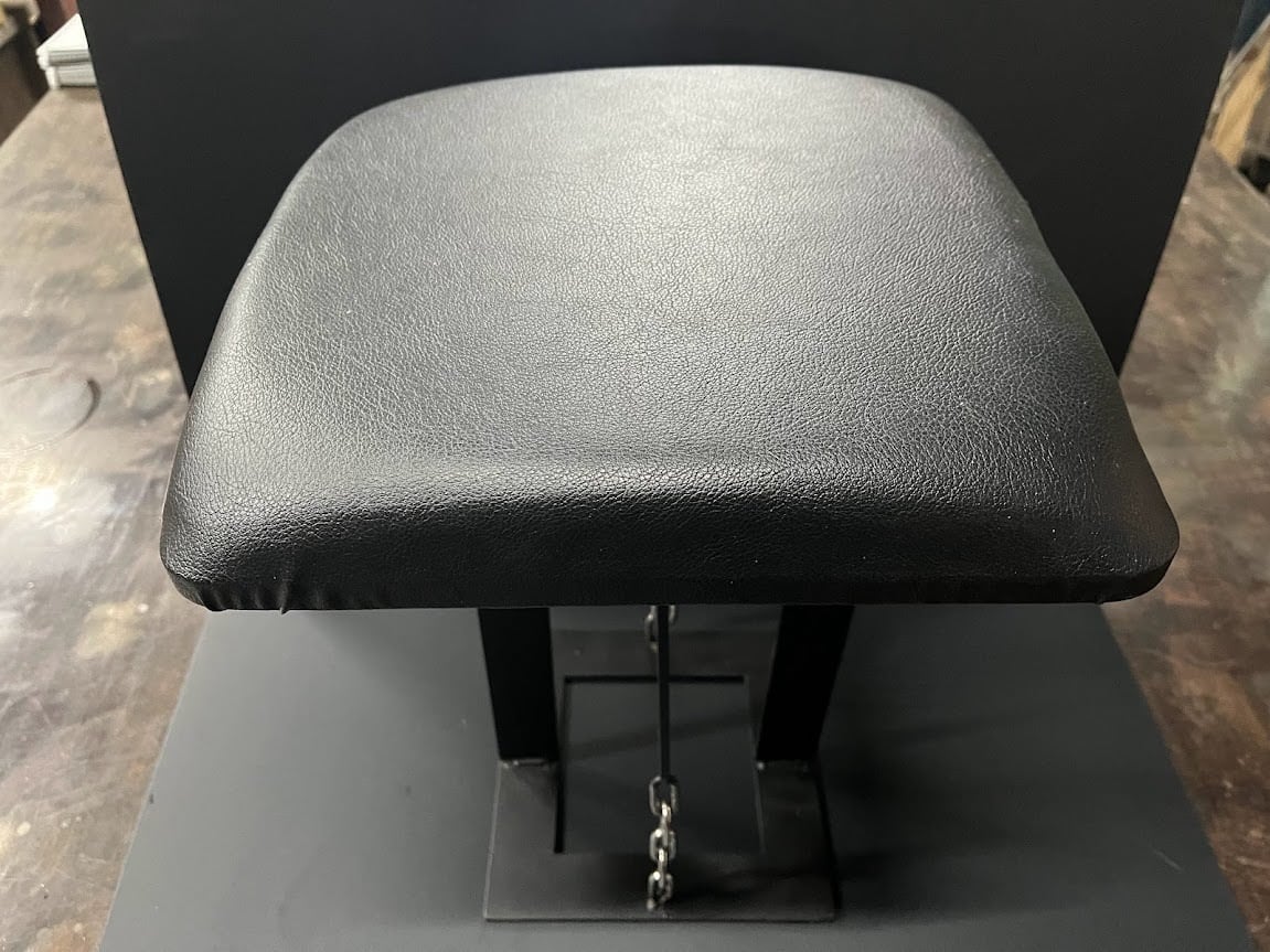 浮いてる不思議な椅子 | ASTRO GEAR