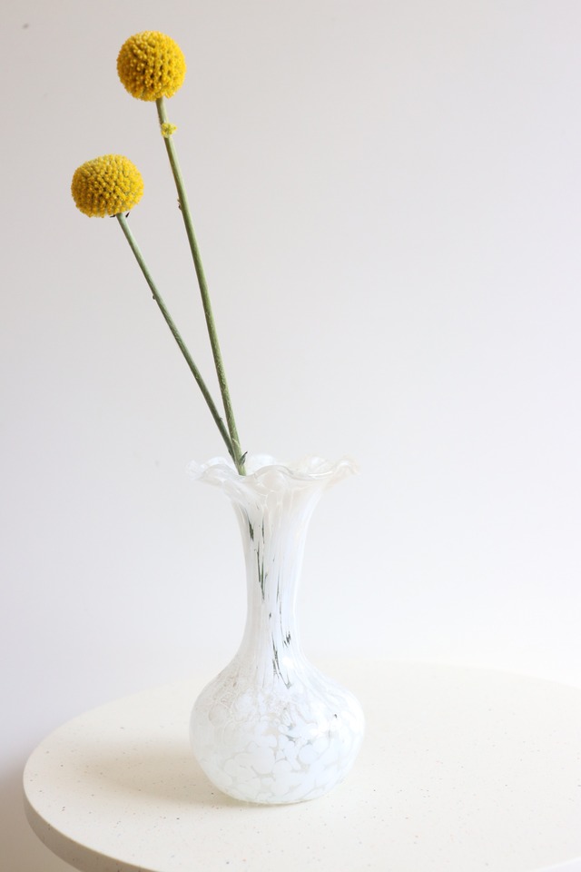 White frill vase