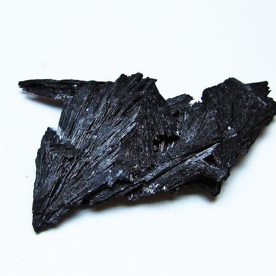 ブラック カイヤナイト 原石 一点物 171-7573