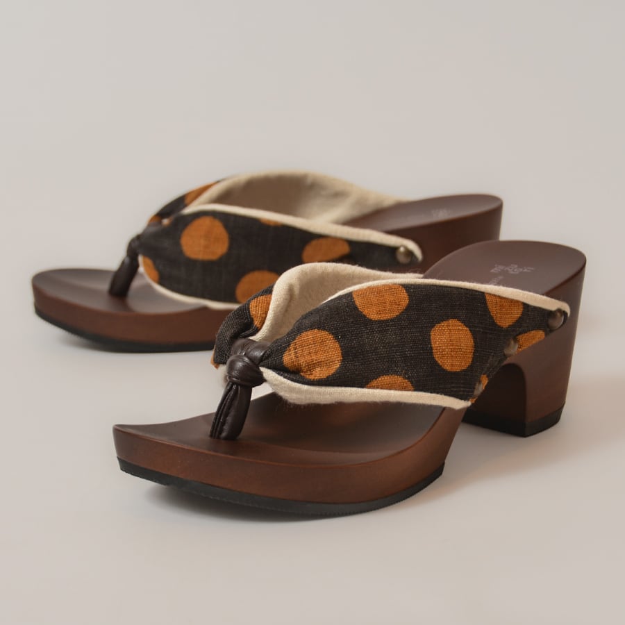 水鳥工業 hitete ダークブラウン6.5cmヒール KCW-22 本山茶染・茶の実