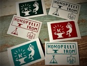 Kokopelli Iron トレードマークステッカー レッド サイズS 送料無料