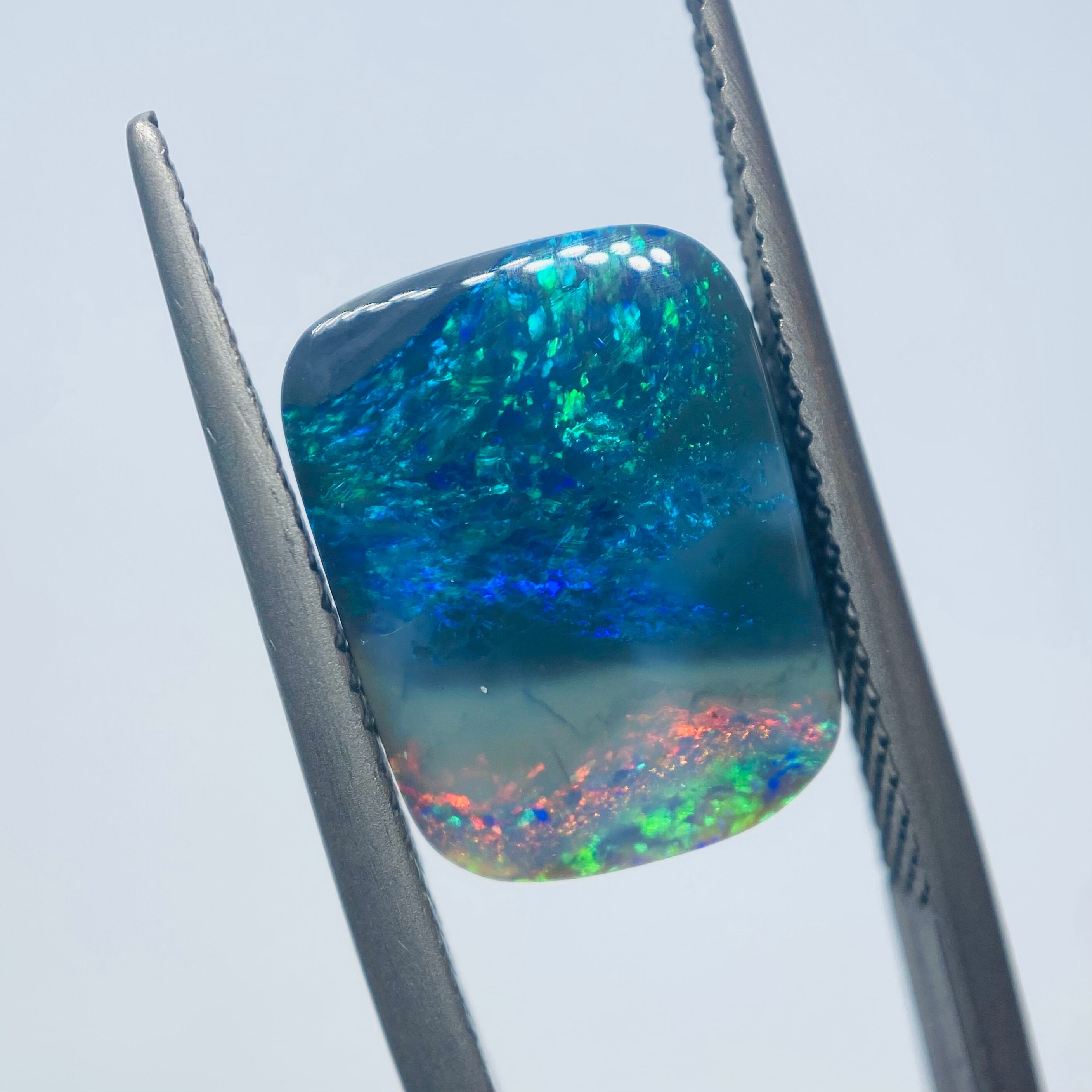 夜空に天の川 ボルダーオパール