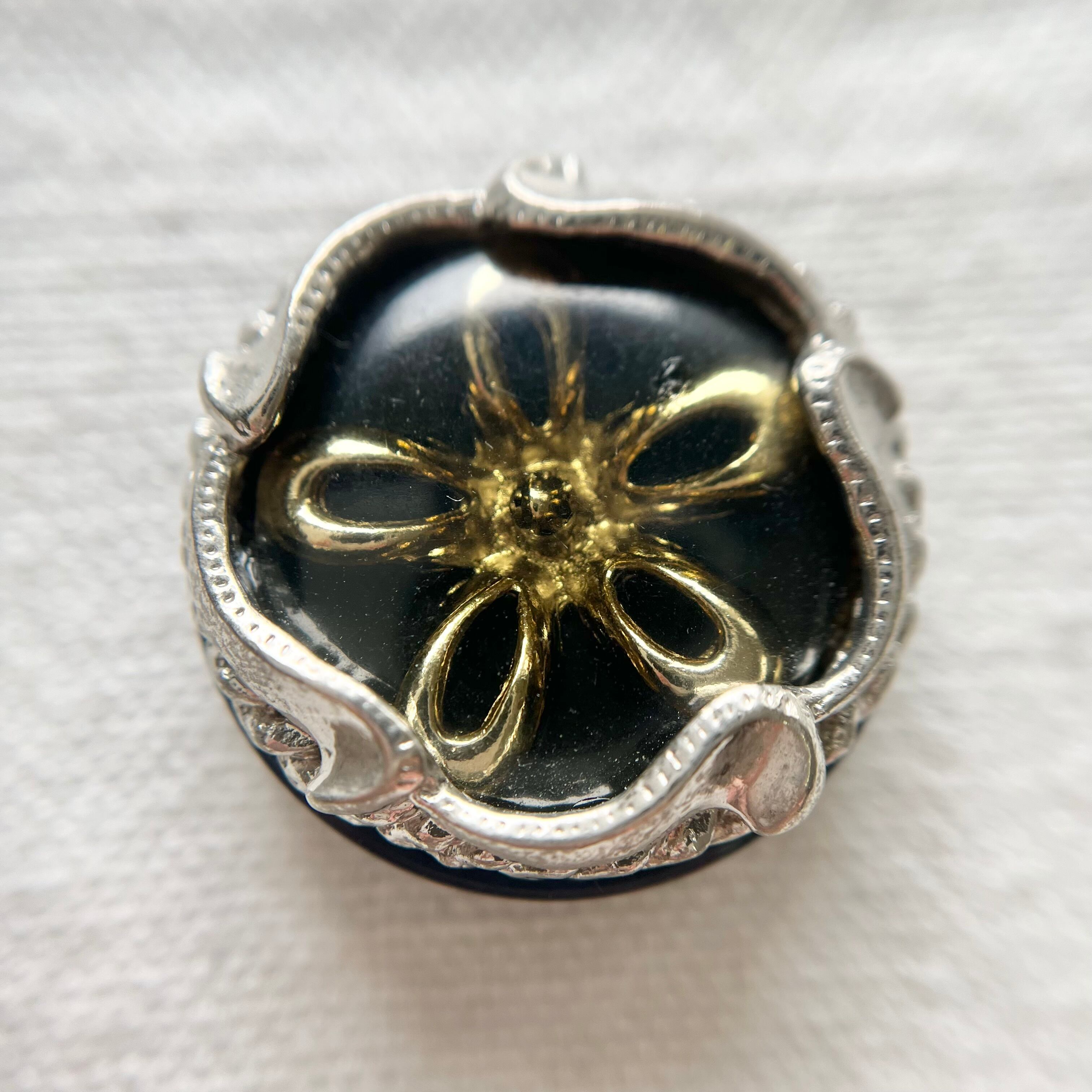 シルバークラウンフレーム×ゴールドフラワー 25㎜