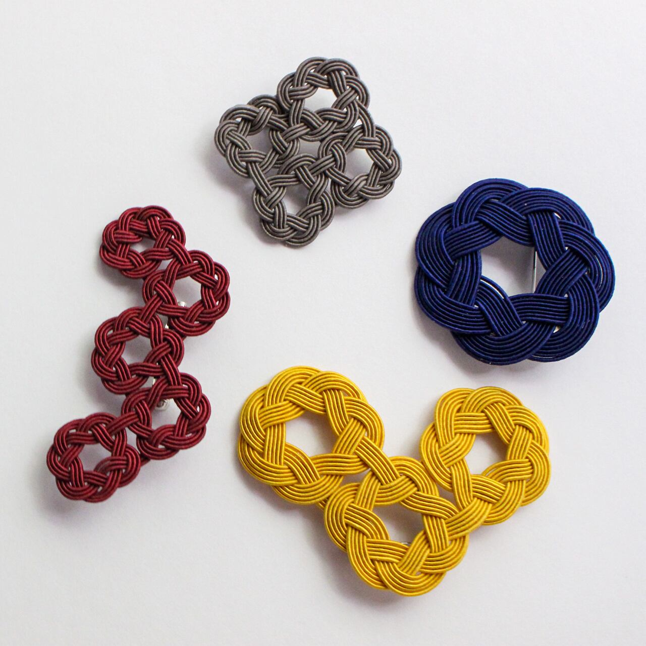 水引WaOブローチ 三つ輪 マスタード | 紙単衣 - kamihitoe - | 水引