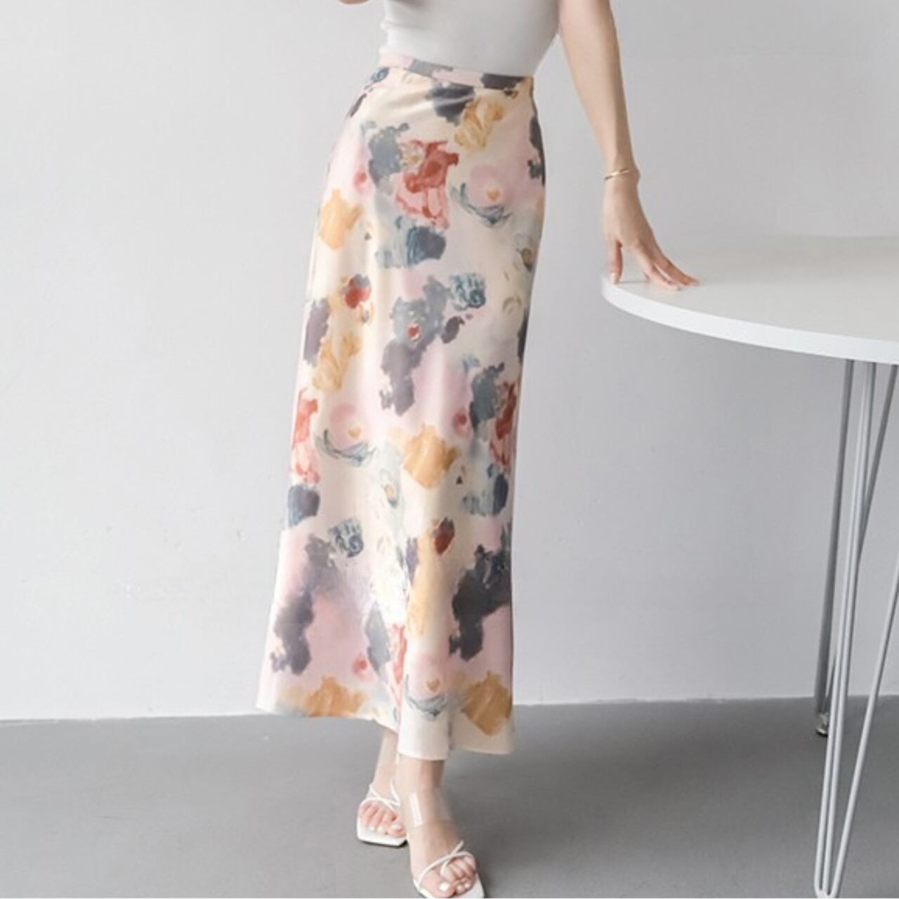 フラワータッチ サテンロングスカート B94